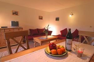 Haus Karolina Ferienwohnungen - Ferienwohnung Nr. II, 1-4 Personen, 55 qm, Balkon, Schlafzimmer+Wohnschlafzimmer